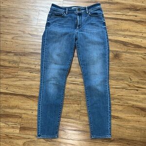 Loft Curvy High Waist Skinny Jeans with Tapered Legs and Medium Wash Size 26/2